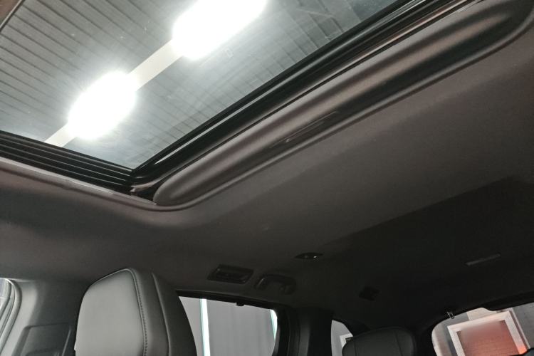 Used Toyota Sienna 2023 2.5L Hybrid Deluxe Edition