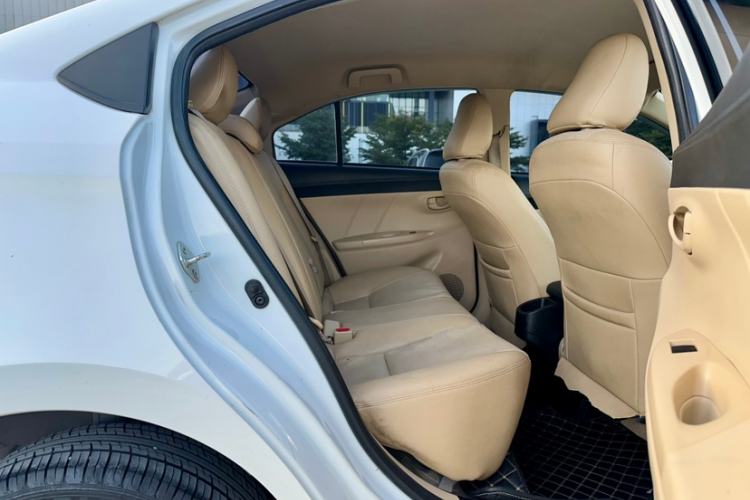 Used Toyota YARiS L 2019 1.5E CVT Dynamic Edition China VI compliant
