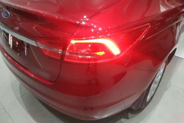 Used Ford Escort 2015 1.5L Automatic Fashion Model
