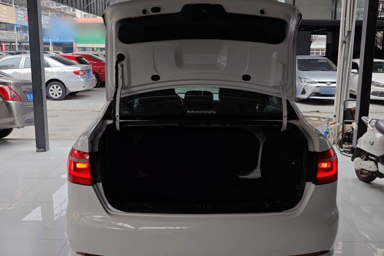 Used Volkswagen Lavida 2015 1.6L Automatic Fashion Edition
