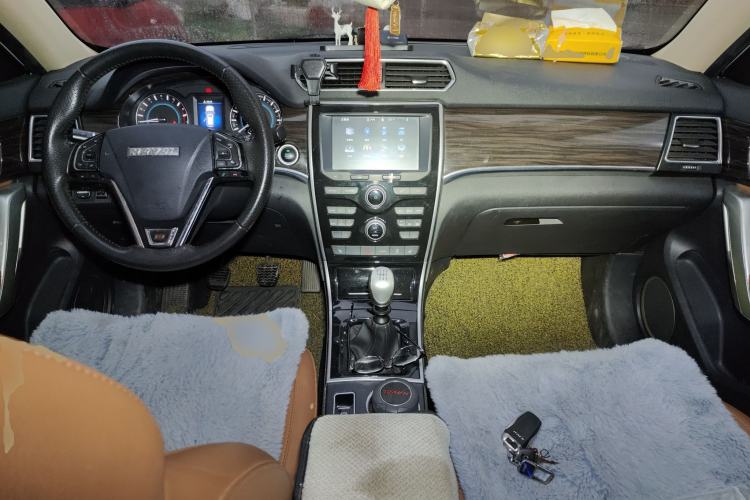 Used Haval H2 2016 Red Label 1.5T Manual Two-Wheel Drive Prestige Model
