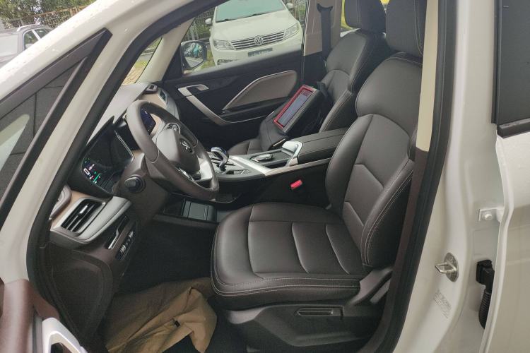 Used Livan Maple 80v L 2024 515 km Range 7 Seats
