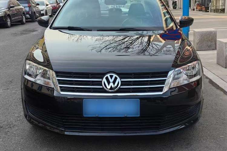 Used Volkswagen Lavida 2013 Revised Classic 1.6L Automatic Fashion Edition
