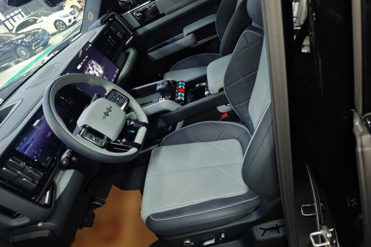 Used Formula Leopard Leopard 5 2023 Navigator Edition