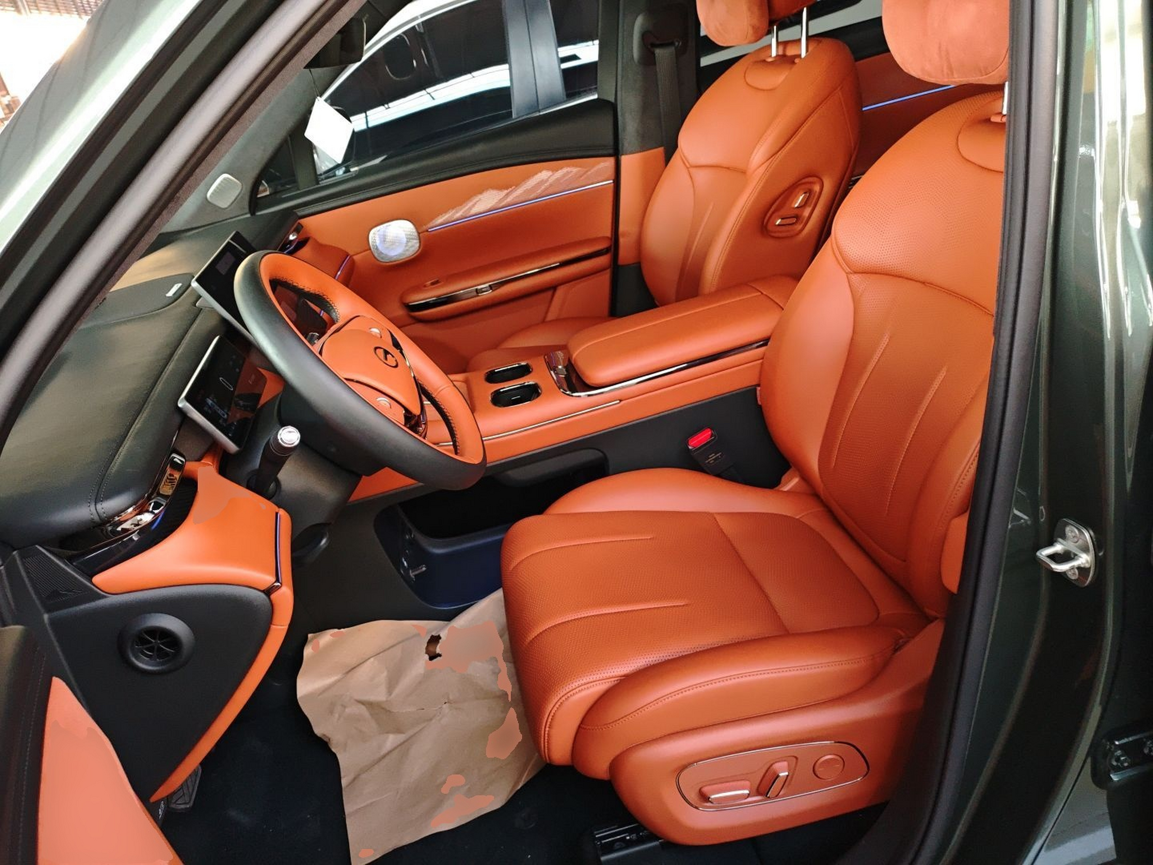 Переднее сиденье в автомобиле