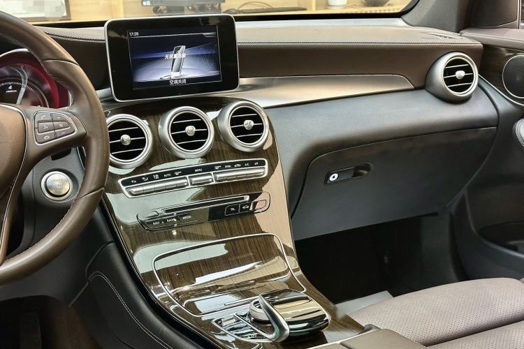 Used Mercedes-Benz GLC 2019 Facelift GLC 260 L 4MATIC Luxury Model
