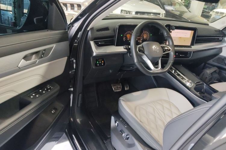 Used Volkswagen Tavendor 2024 380TSI All-Wheel Drive R-Line Cruise Edition
