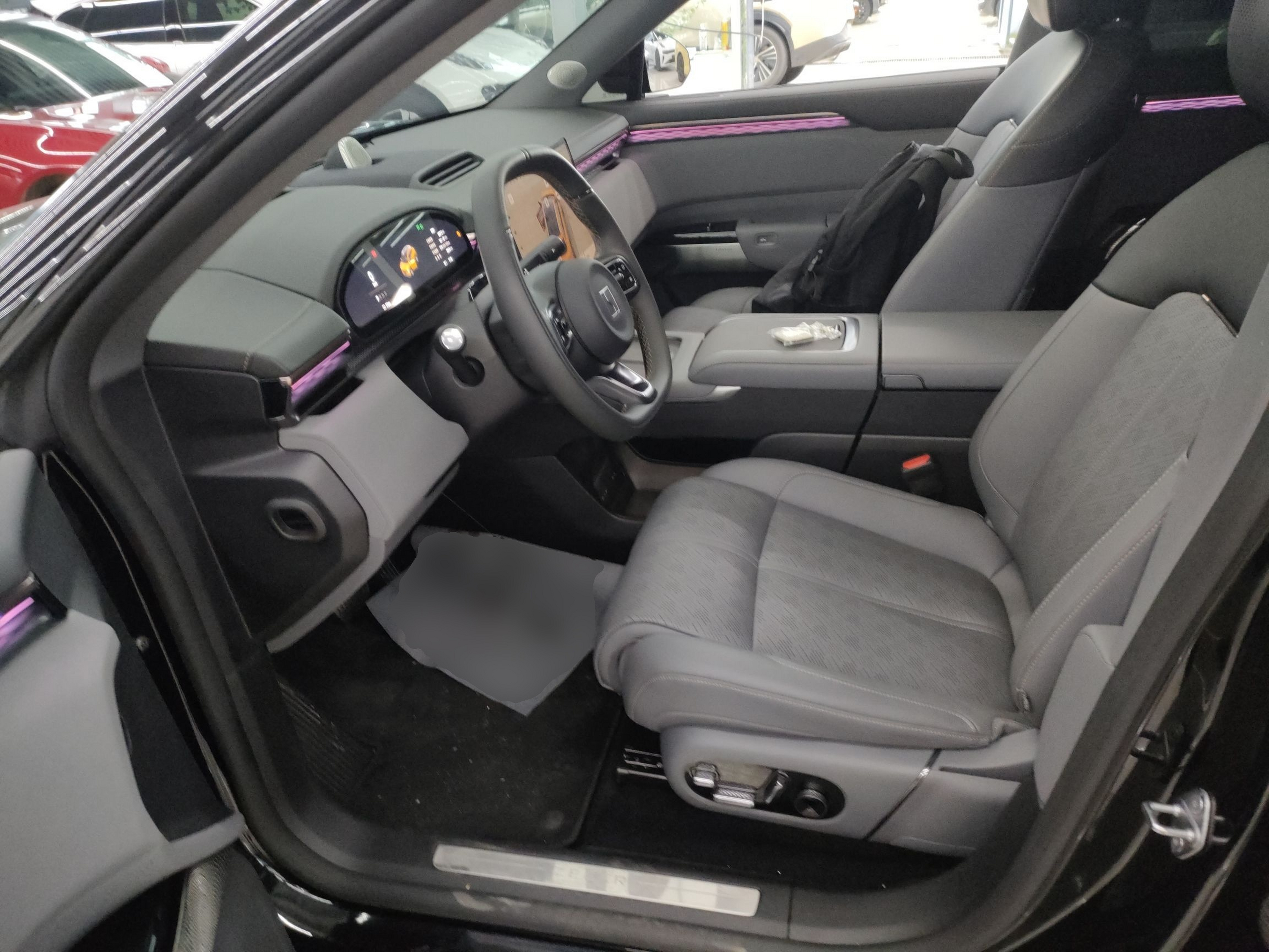 Переднее сиденье в автомобиле