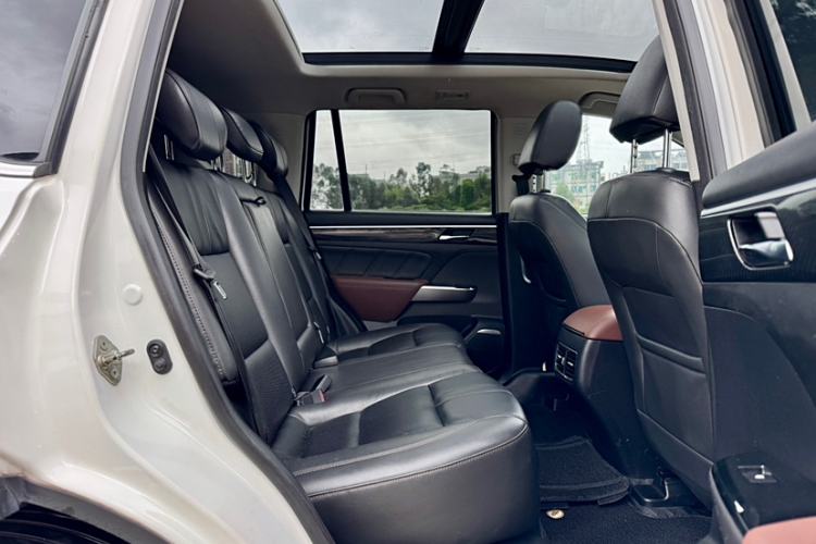 Used GAC Trumpchi GS7 2017 320T Two-Wheel-Drive Luxury Smart Connectivity Model
