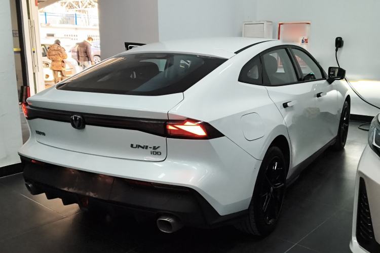 Used Changan UNI-V iDD 2023 ZhiDian iDD 1.5T 113km Smart & Fun Version
