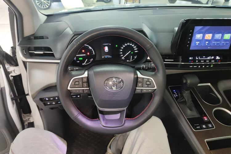 Used Toyota Granvia 2023 2.5L Hybrid Comfort Edition
