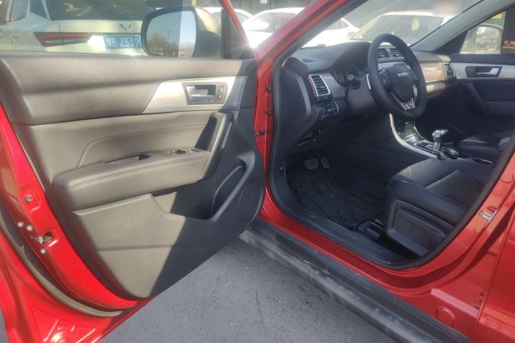 Used Haval H2 2018 Chuanxiang Edition Red Badge 1.5T Dual-Clutch Two-Wheel Drive Fashionable Model

