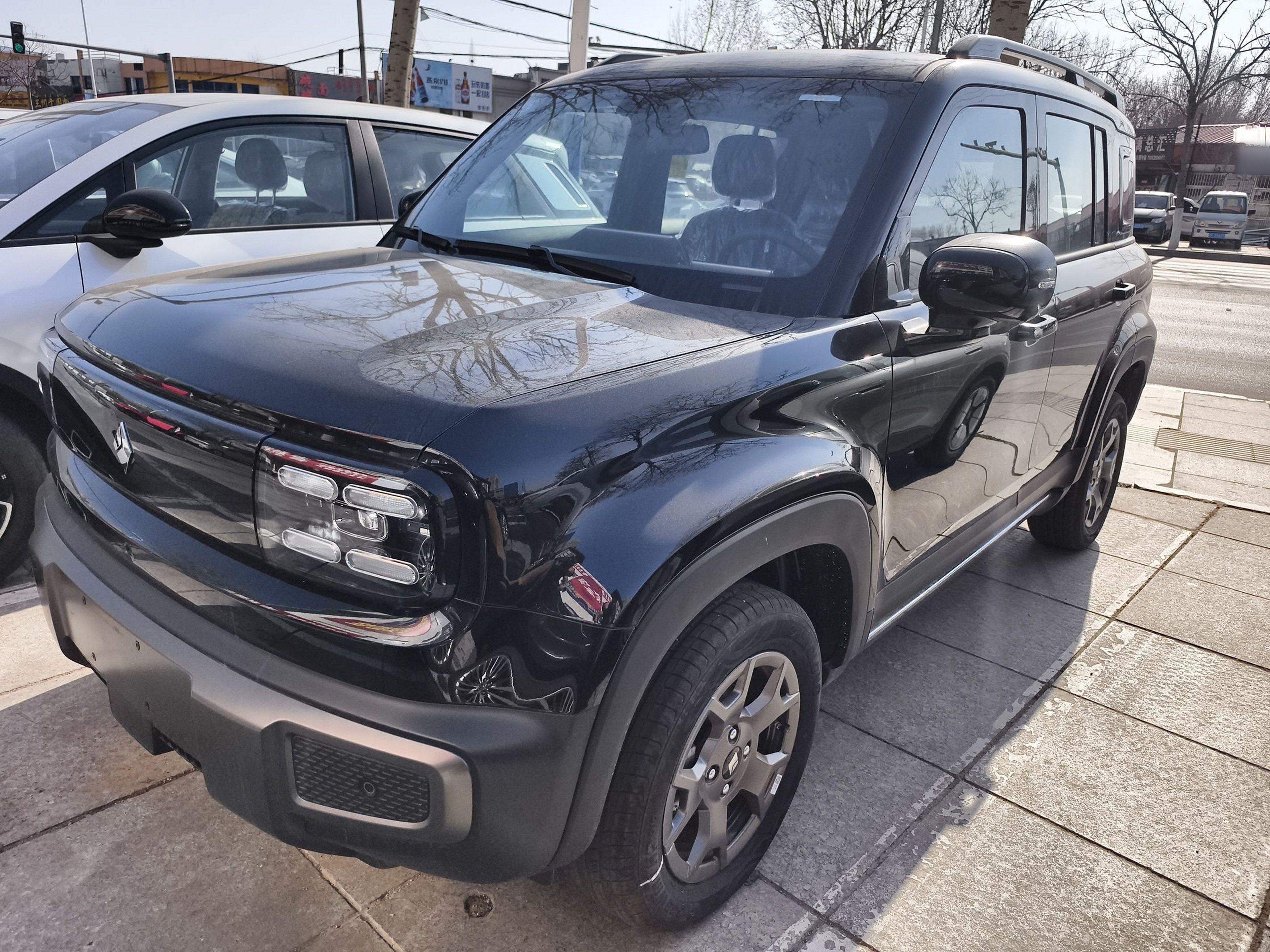 Под передней частью автомобиля