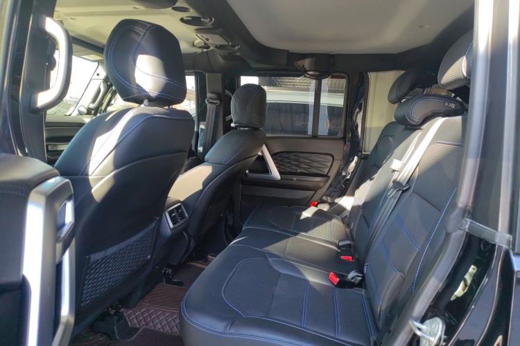 Used  BJ40 2023 2.0T Automatic Four-Wheel Drive Urban Hunter Edition Chivalrous Type
