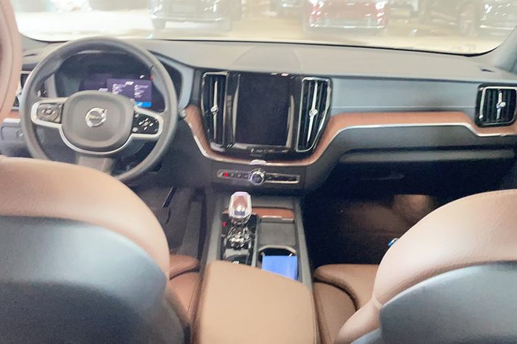 Used Volvo XC60 2024 B5 4x4 Smart Luxury Edition
