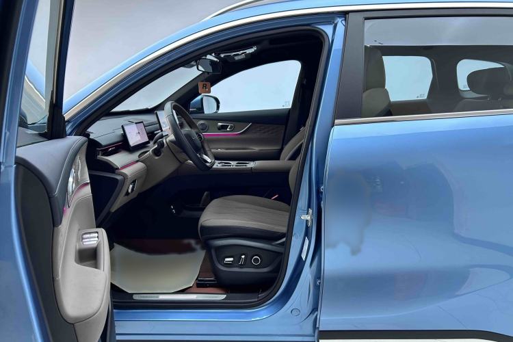 Used Chery Tiggo 8 PLUS C-DM 2025 1.5T 116 km Prestige Version 5 Seats
