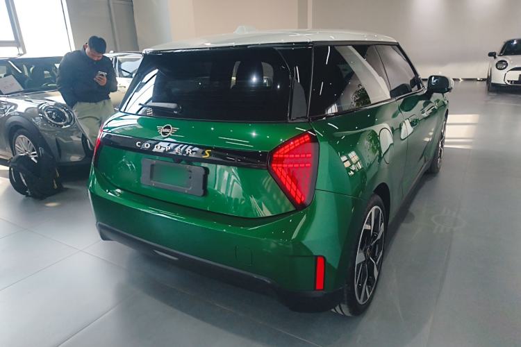 Used  Electric MINI COOPER 2024 452km COOPER SE Artist