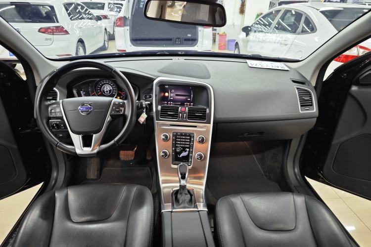 Used Volvo XC60 2017 T5 AWD Smart Upgrade Edition
