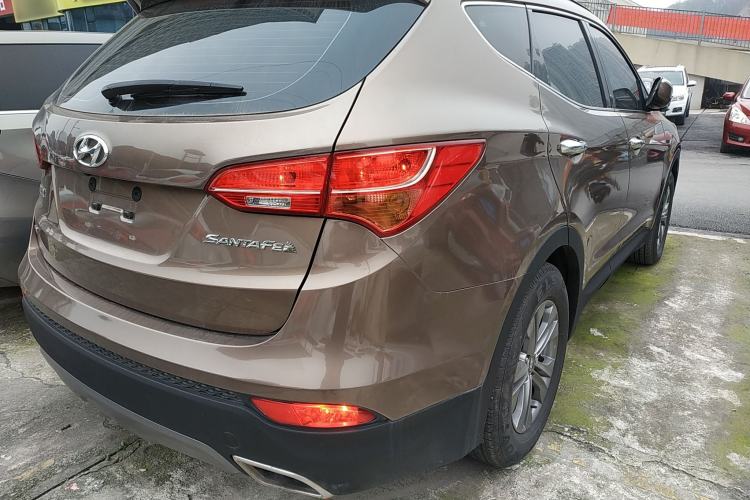 Used Hyundai Santa Fe 2015 2.4L Automatic Two-Wheel Drive Smart Version 5 Seats
