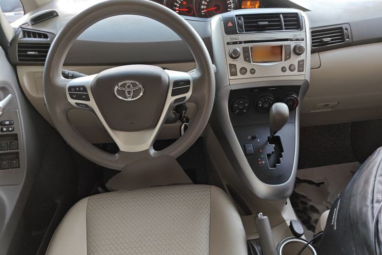 Used Toyota Verso 2014 Starlight 180E CVT Elite Edition
