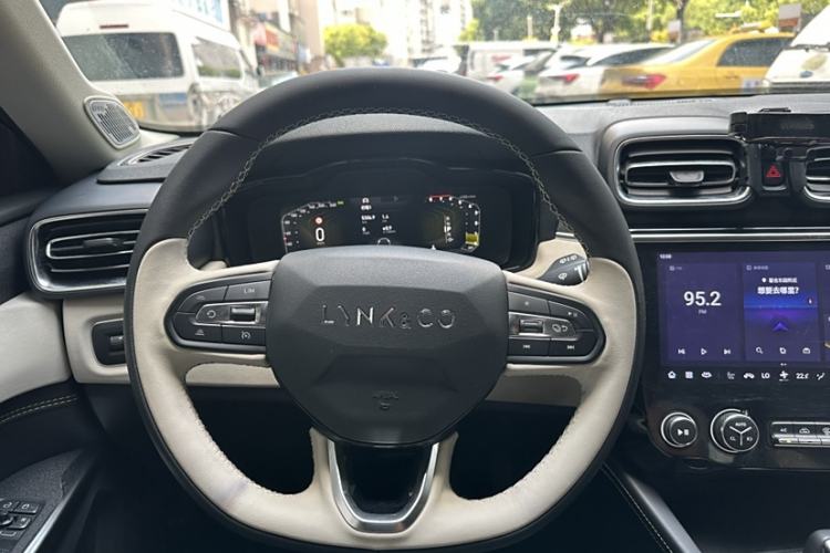 Used Lynk & Co 02 2022 1.5T DCT Shine Pro
