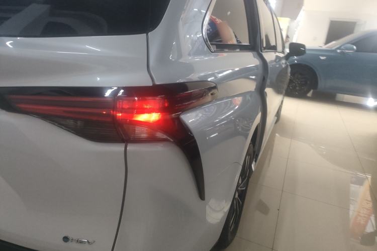 Used Toyota Granvia 2024 2.5L Hybrid Luxury Edition
