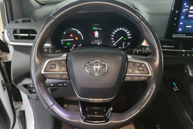 Used Toyota Sienna 2023 2.5L Hybrid Deluxe Edition