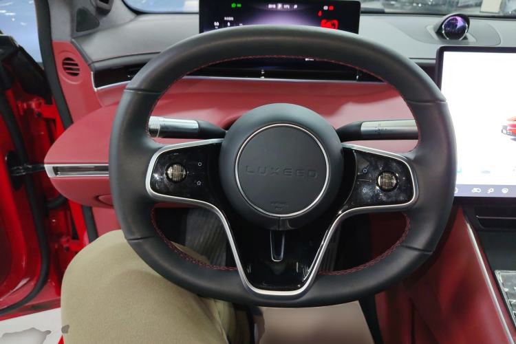 Used Hima Luxeed S7 2025 785 km Ultra