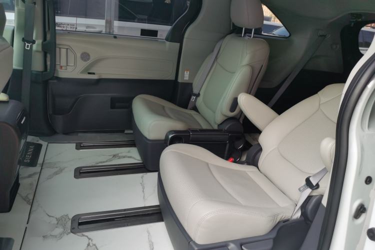 Used Toyota Sienna 2023 2.5L Hybrid Comfort Edition