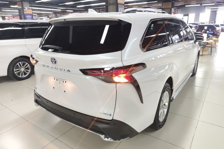 Used Toyota Granvia 2023 2.5L Hybrid Comfort Edition
