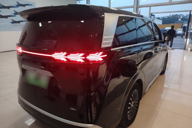 Used Denza D9 2024 DM-i 1050 Luxury Model