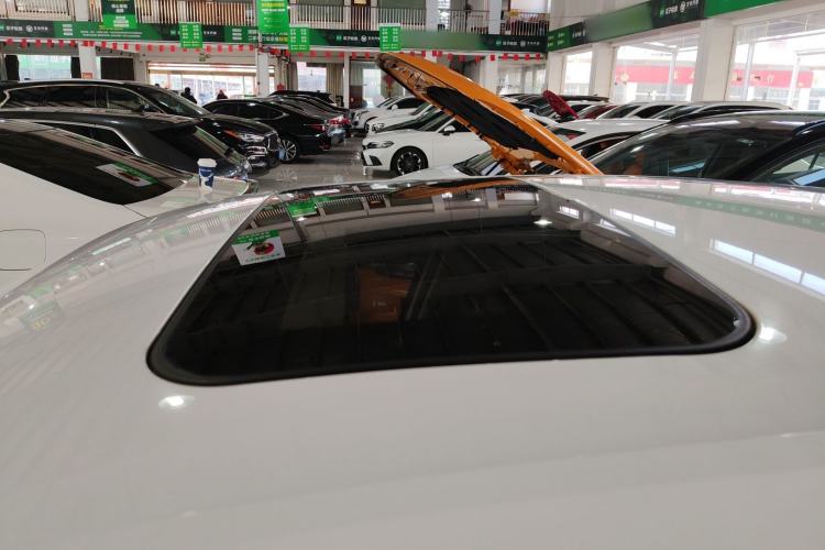 Used Volkswagen Lavida 2015 1.6L Automatic Comfort Edition
