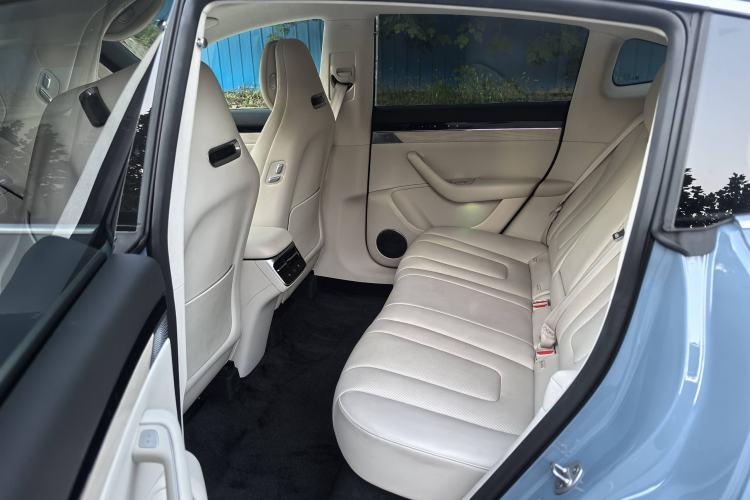 Used Hima Luxeed R7 2024 All-Electric 667 km Max
