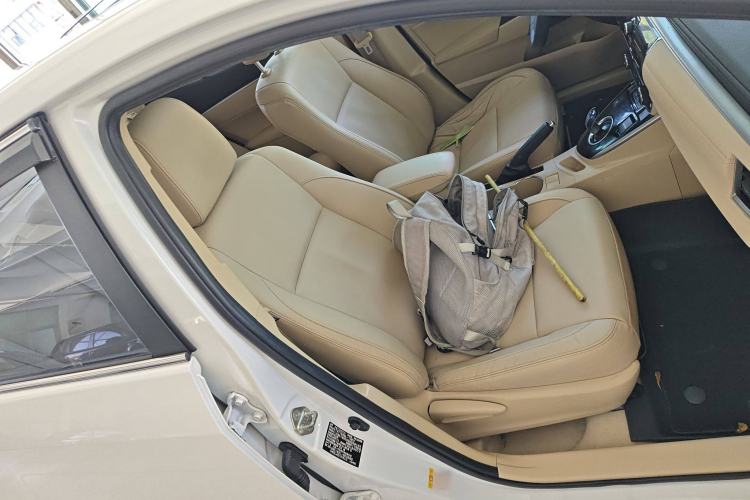 Used Toyota Corolla 2016 Dual-Engine 1.8L E-CVT Elite Edition
