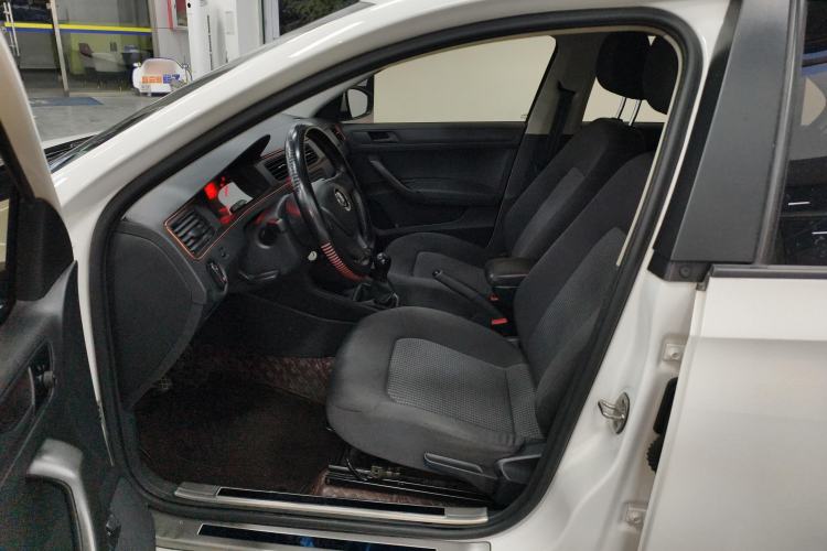 Used Volkswagen Santana 2016 1.6L Manual Fashion Edition
