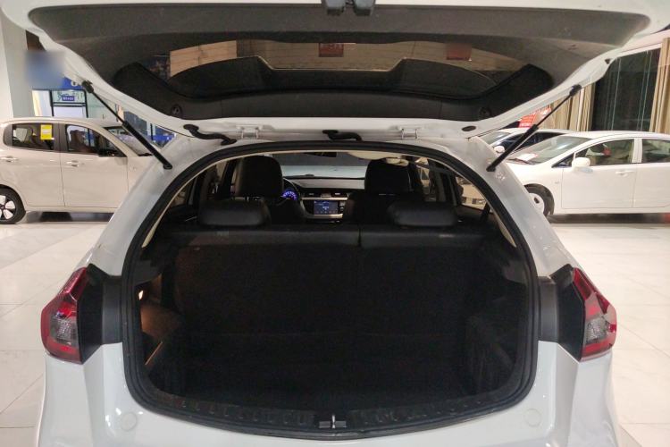 Used Geely Auto Vision X3 2019 Upgraded Model 1.5L Manual Luxury Version
