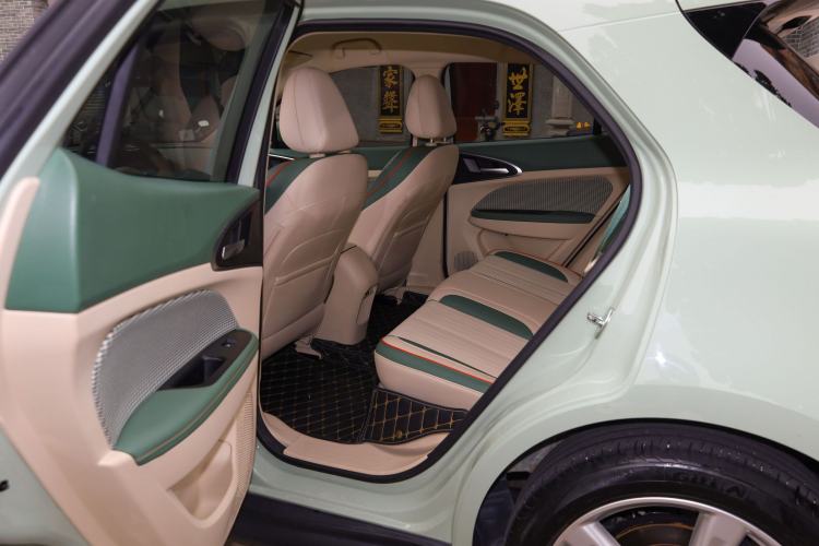 Used ORA Good Cat 2023 401 km Standard Range Luxury Version Lithium Iron Phosphate
