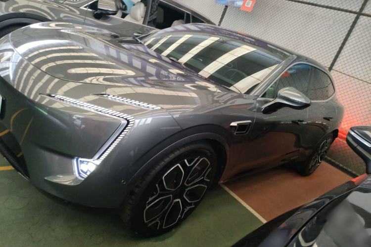 Used  11 2022 Long-Range Dual-Motor Luxury Edition 5 Seats
