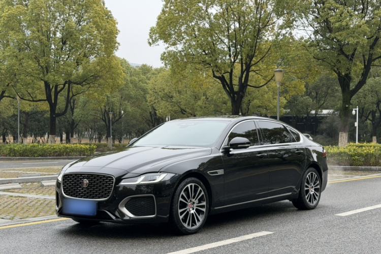 Used Jaguar XFL 2025 Model—2.0T P250, Two-Wheel Drive, Premium Luxury Edition