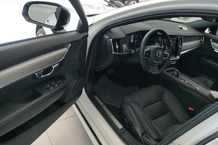 Used Volvo S90 2021 B5 Zhiyi Sport Edition
