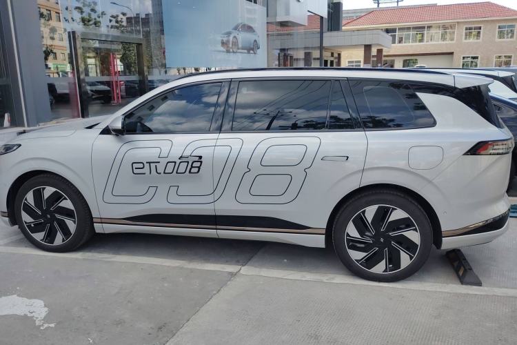 Used  eπ008 2024 210Max Range-Extended Version 6 Seats
