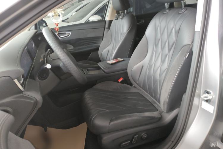 Used Roewe D7 2023 DMH 125km Excellence Edition
