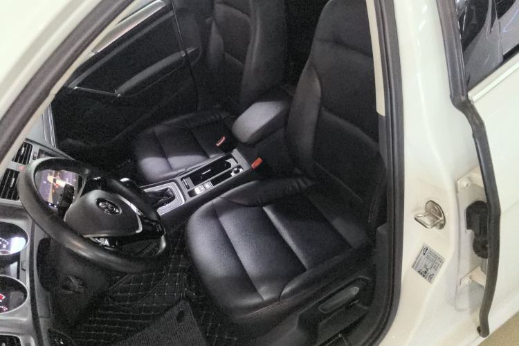 Used Volkswagen Golf 2016 230TSI Automatic Comfort Version
