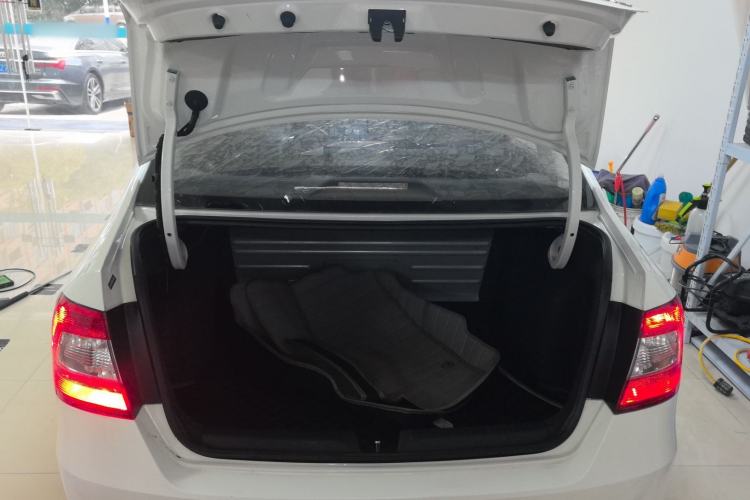 Used Skoda Rapid 2016 1.6L Automatic Front-Wheel Drive Model