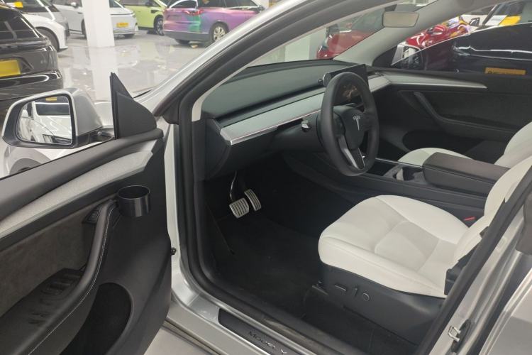 Used Tesla Model Y 2023 High-Performance All-Wheel-Drive Version