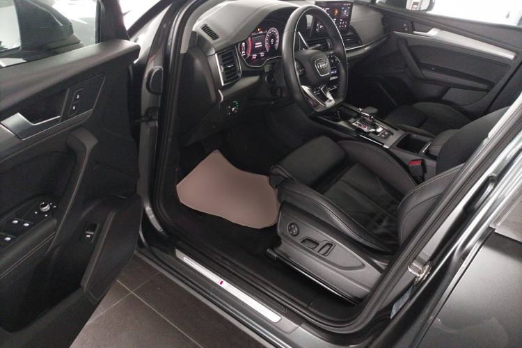 Used Audi Q5L 2022 40T Fashionable and Dynamic Model
