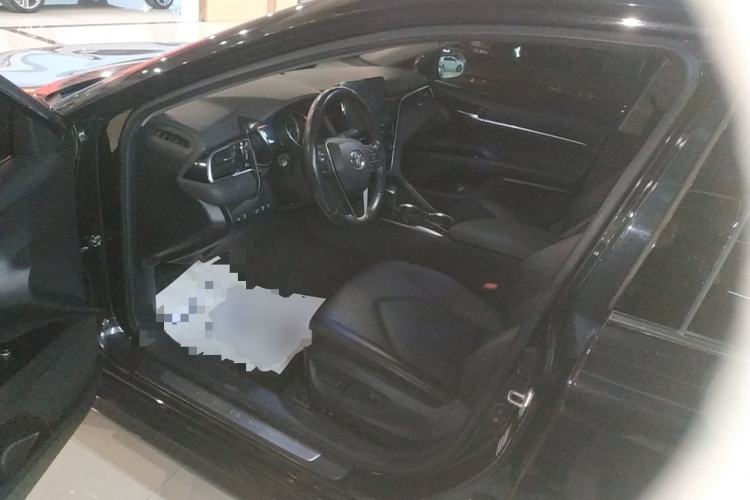 Used Toyota Camry 2021 2.0G Luxury Edition
