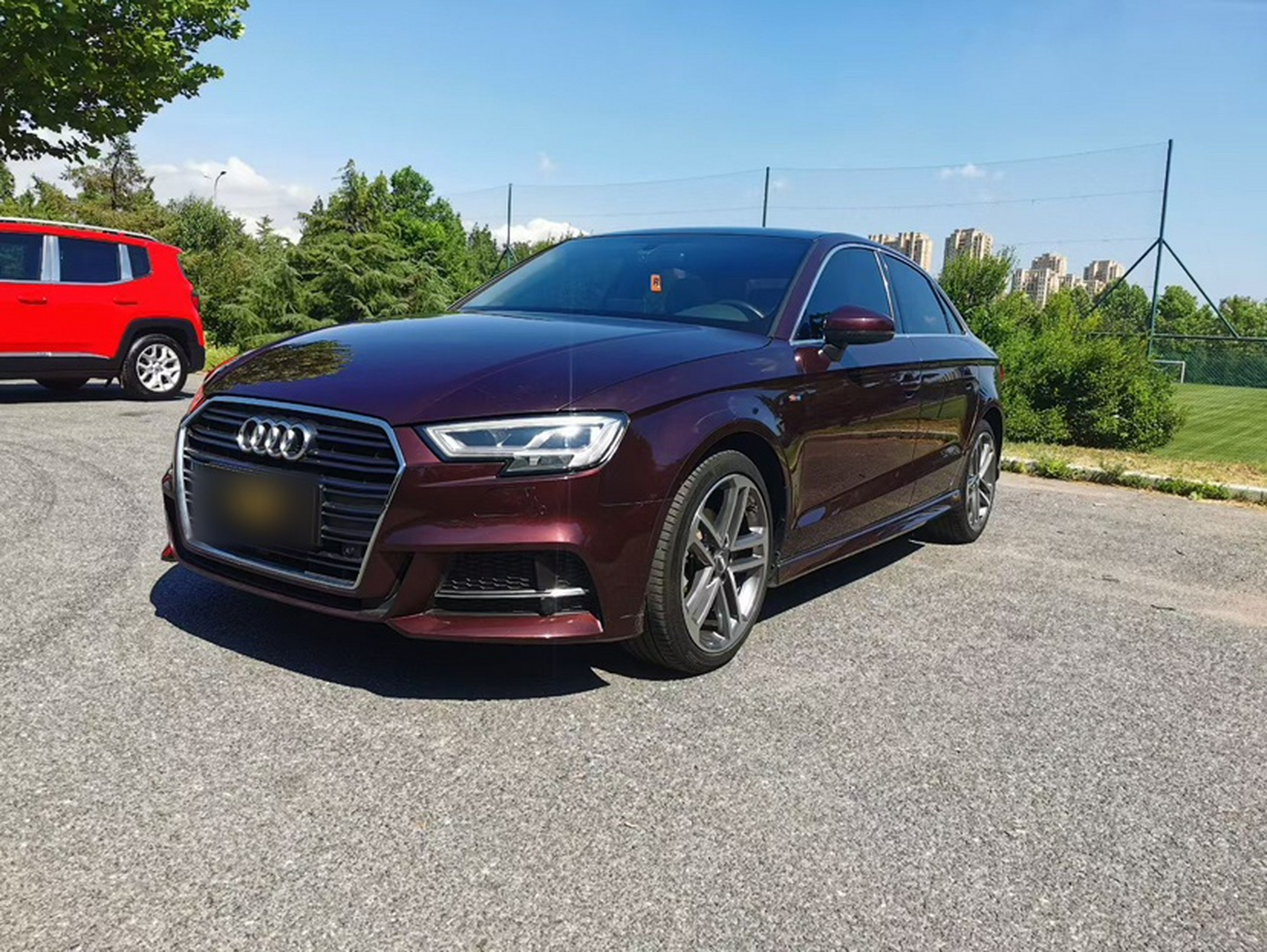 Под передней частью автомобиля