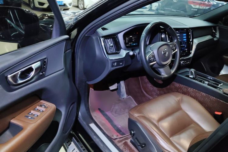 Used Volvo XC60 2022 B5 4x4 Zhiyi Luxury Edition
