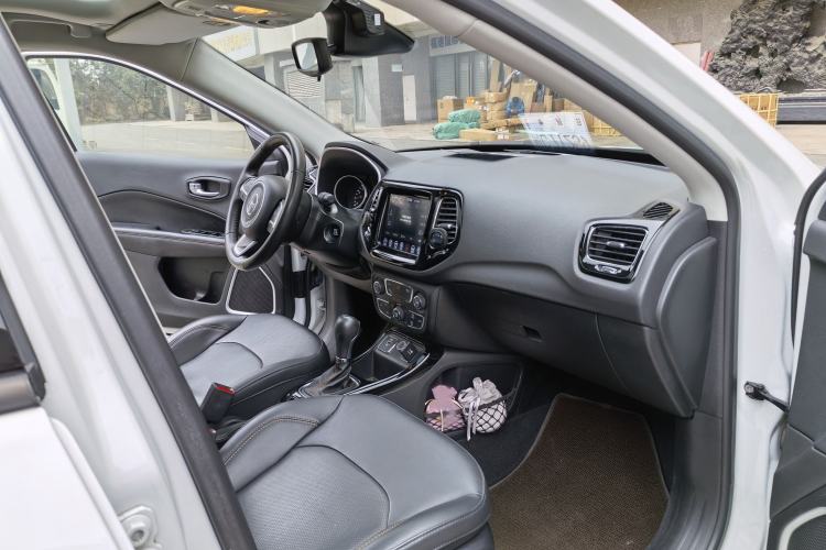 Used  Compass 2020 220T Automatic Elite Edition
